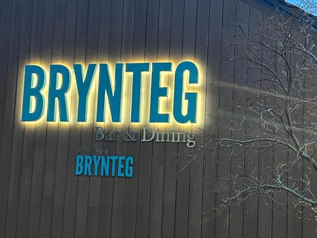 Number 57 Brynteg Hotel Caernarfon Bagian luar foto